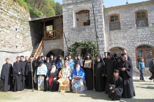 Corul „Byzantion“, în Muntele Athos la privegherea pentru hramul chiliei „Buna Vestire“ a Schitului Lacu Poza 61971