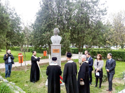 Slujbă de binecuvântare a monumentului academicianului Cornelia Bodea Poza 61936