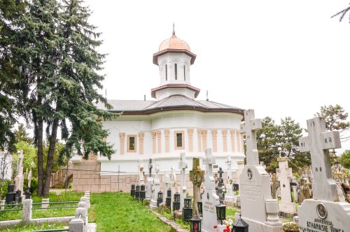 Istorie și veșnicie printre mormintele Cernicăi Poza 61287