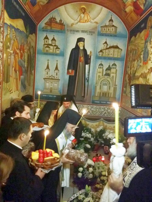 Ierarhi, preoţi şi credincioşi, la pomenirea Episcopului Ioachim Mareş Poza 60544