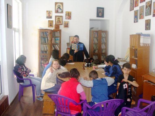 Lecţie de cateheză la Centrul „Sfântul Gheorghe”-Vechi din Craiova Poza 60493