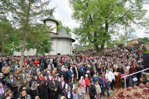 Mănăstirea Coşula a renăscut Poza 60104