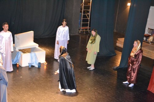 Piesa de teatru „Mironosiţele”, jucată la Caransebeş Poza 59992