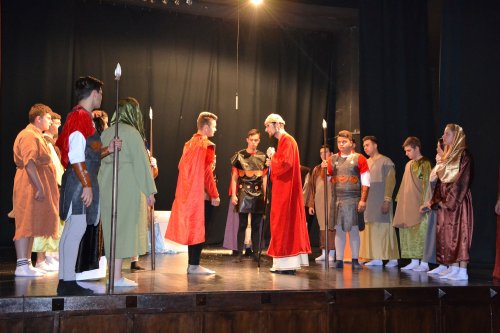Piesa de teatru „Mironosiţele”, jucată la Caransebeş Poza 59995