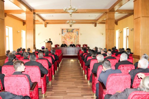Conferinţe preoţeşti în Mitropolia Olteniei Poza 59379
