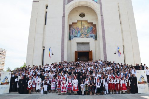 Prima ediție a Întâlnirii tinerilor ortodocși bihoreni Poza 59156