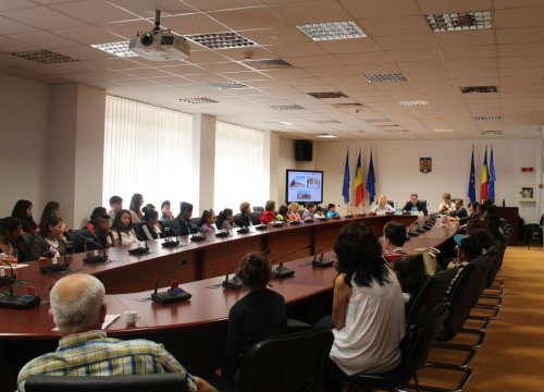Premii pentru elevi romi din judeţul Cluj Poza 58169