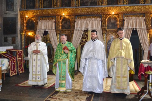 Instalarea noului preot în Parohia Racovița Poza 57578