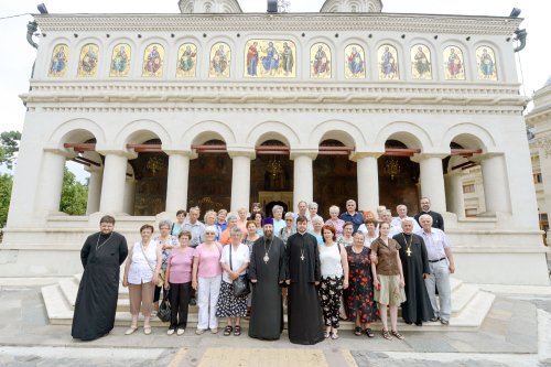 Pelerini români din Ungaria la biserici și mănăstiri bucureștene Poza 57530