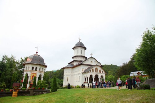 Hramul Sfinţilor Apostoli Petru şi Pavel, în Transilvania Poza 57386