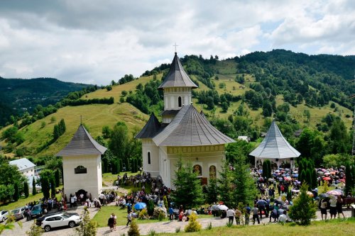Hramul Sfinţilor Apostoli Petru şi Pavel, în Transilvania Poza 57392