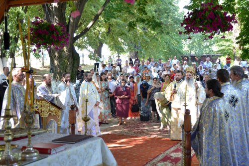 Liturghie arhierească la hramul Mănăstirii Bucium Poza 57195