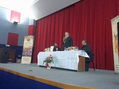 Părintele Vasile Mihoc a conferenţiat la Oneşti Poza 56718