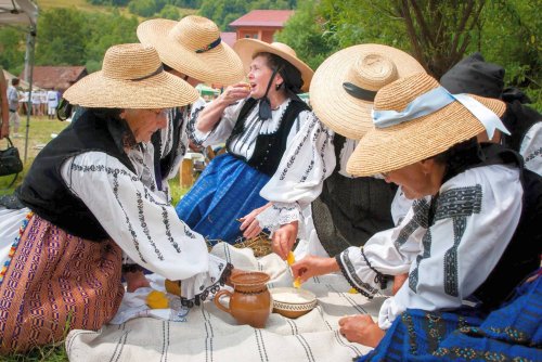 Sărbătoarea românilor pe Muntele Găina  Poza 56329