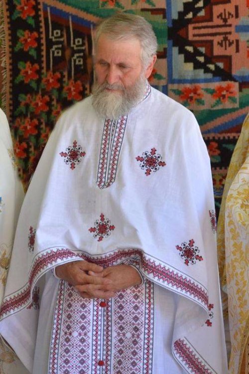 Două biserici din Moldova au primit veşmântul sfinţirii Poza 55980