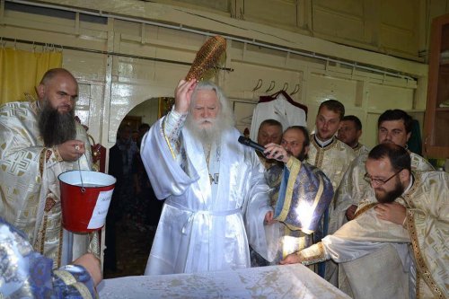 Două biserici din Moldova au primit veşmântul sfinţirii Poza 55982