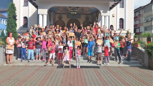 Școală de vară la Biserica „Sfânta Treime” din Bistrița Poza 55997