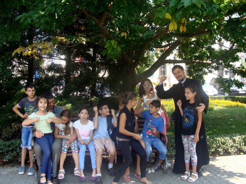 Noi activităţi cu tinerii de la Paraclisul „Sfântul Gheorghe”-Vechi din Craiova Poza 55610