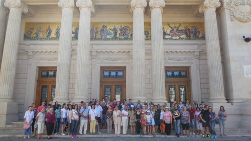300 de tineri din Basarabia în vizită la Palatul Patriarhiei Poza 55121