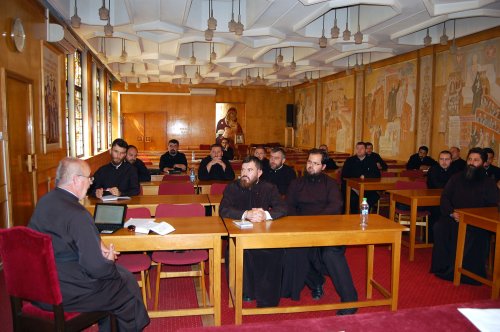 Formarea continuă a preoților din Mitropolia Banatului Poza 53822