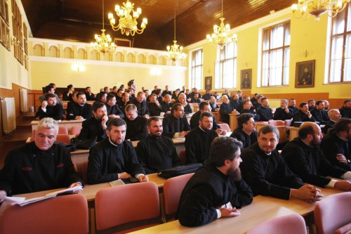 Cursuri la Sibiu pentru obținerea gradelor în preoție Poza 53424