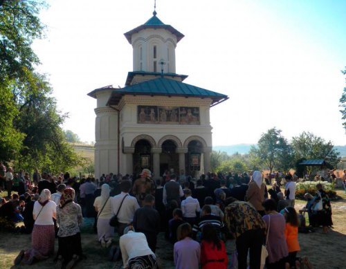 Mănăstirea Logreşti se pregăteşte de hram Poza 53437