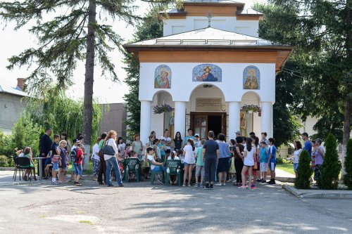 Hram la Mănăstirea Logreşti şi Biserica Harşu Poza 53376