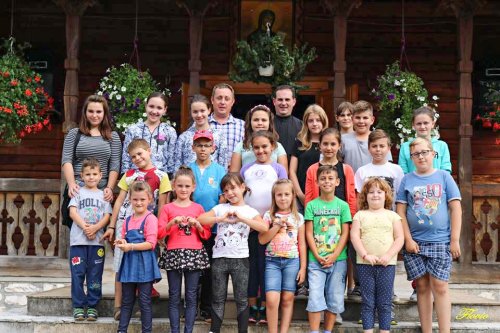 Activități cu tinerii în Arhiepiscopia Aradului Poza 52639