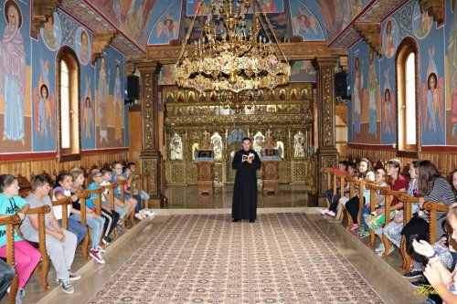 Activități cu tinerii în Arhiepiscopia Aradului Poza 52641