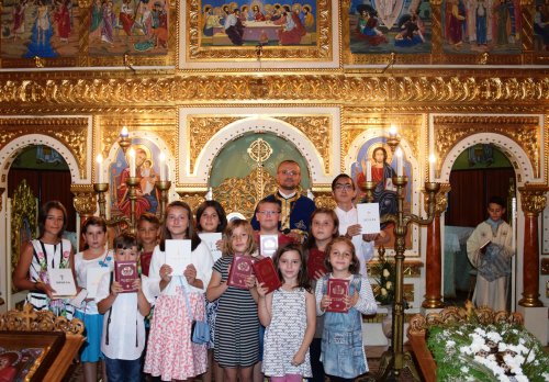 Activități cu tinerii în Arhiepiscopia Aradului Poza 52642