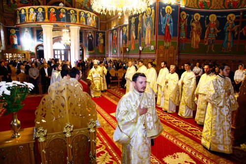 Sfântul Ierarh Teodosie, sărbătorit la Catedrala Arhiepiscopală din Buzău Poza 52518