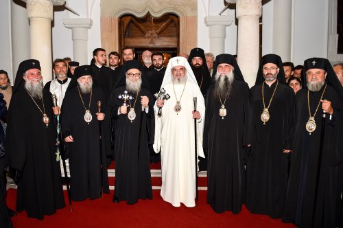 Delegaţiile patriarhale, întâmpinate la Râmnicu-Vâlcea Poza 52114