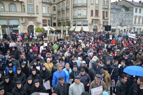 Adunare publică pentru susținerea familiei tradiționale la Oradea Poza 50545