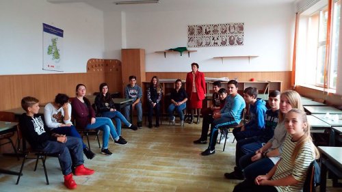 Activități interactive cu tinerii la Teiuș, Protopopiatul Blaj Poza 50378