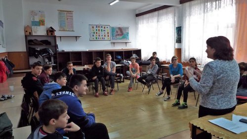 Activități interactive cu tinerii la Teiuș, Protopopiatul Blaj Poza 50379