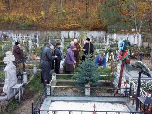 Liturghie şi pomenire la Cimitirul Red din Oneşti Poza 49930