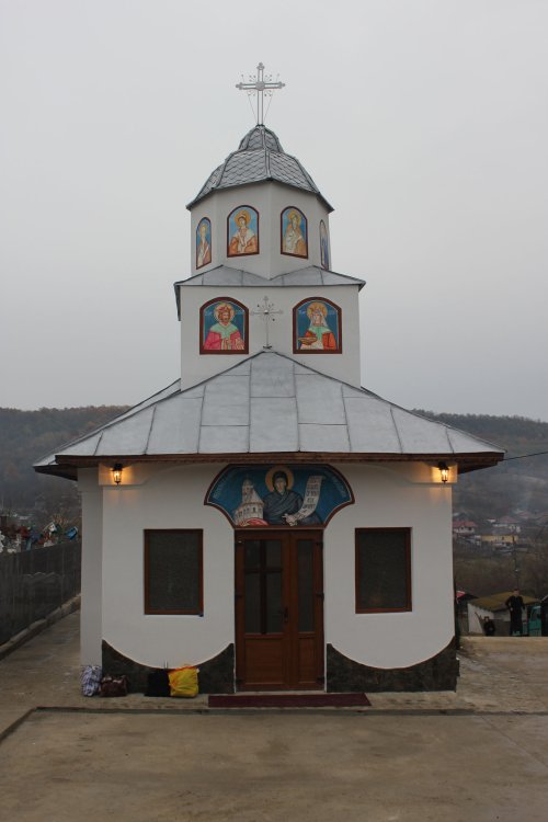 IPS Părinte Irineu a resfinţit Biserica din Poiana Seciuri, Gorj Poza 49502