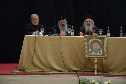 IPS Părinte Ierotheos Vlachos şi părintele Rafail Noica au conferenţiat la Iaşi Poza 49121