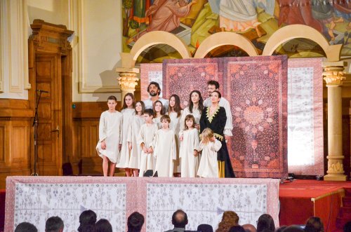 Teatru creştin la Palatul Patriarhiei Poza 49159
