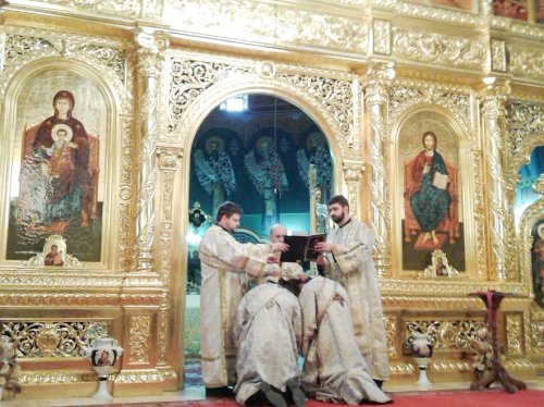 Zile de sărbătoare şi Liturghii arhierești în Mitropolia Banatului Poza 49147
