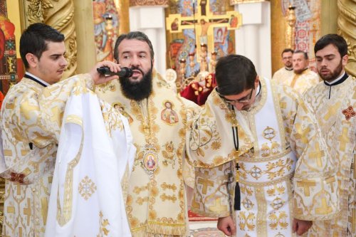 Zile de sărbătoare şi Liturghii arhierești în Mitropolia Banatului Poza 49153