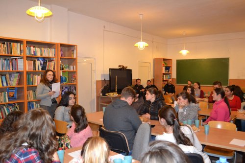 Dezbateri despre formarea tinerilor la Berzovia Poza 49042