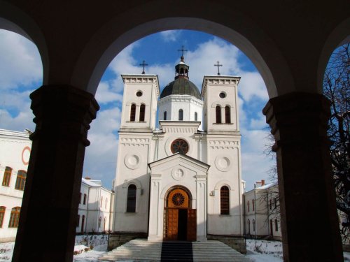 Mănăstirea Bistriţa olteană se pregăteşte de sărbătoare Poza 48890