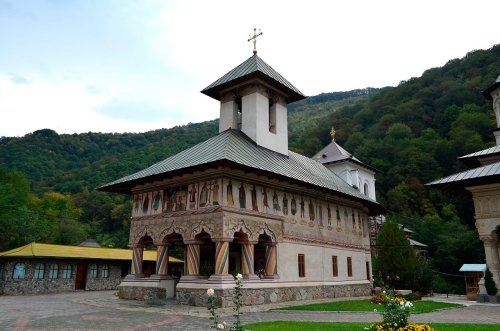 Mănăstirea Lainici se pregăteşte de praznic Poza 48893