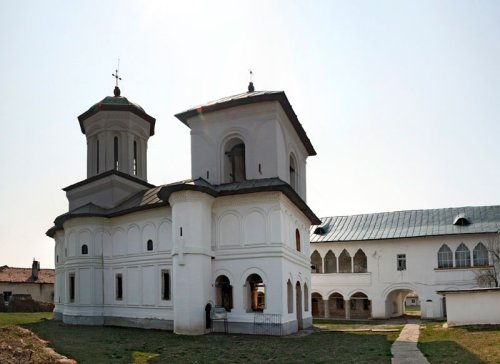 Biserici şi mănăstiri închinate Sfântului Nicolae în Mitropolia Olteniei Poza 48053