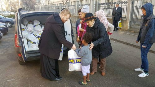 Cadouri din partea Arhiepiscopiei Bucureștilor pentru copiii familiilor de refugiați din Orientul Mijlociu Poza 47041