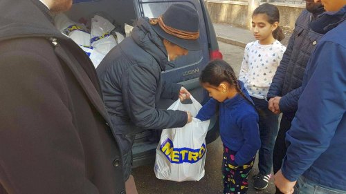 Cadouri din partea Arhiepiscopiei Bucureștilor pentru copiii familiilor de refugiați din Orientul Mijlociu Poza 47044