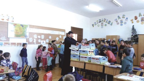 Copiii din Bogatu Român au primit daruri Poza 45936