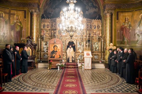 Seară de rugăciune la Biserica „Sfântul Silvestru” Poza 45832