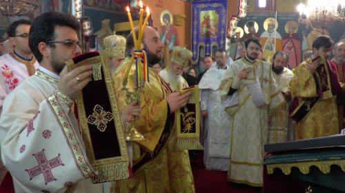 Liturghii arhiereşti în parohiile Gheorghiţeni şi Slătioara Poza 45280